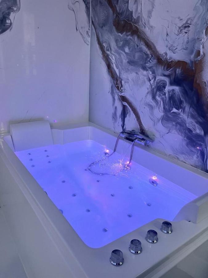 Jacuzzi - Jardin - Dans Le Centre - T2 *