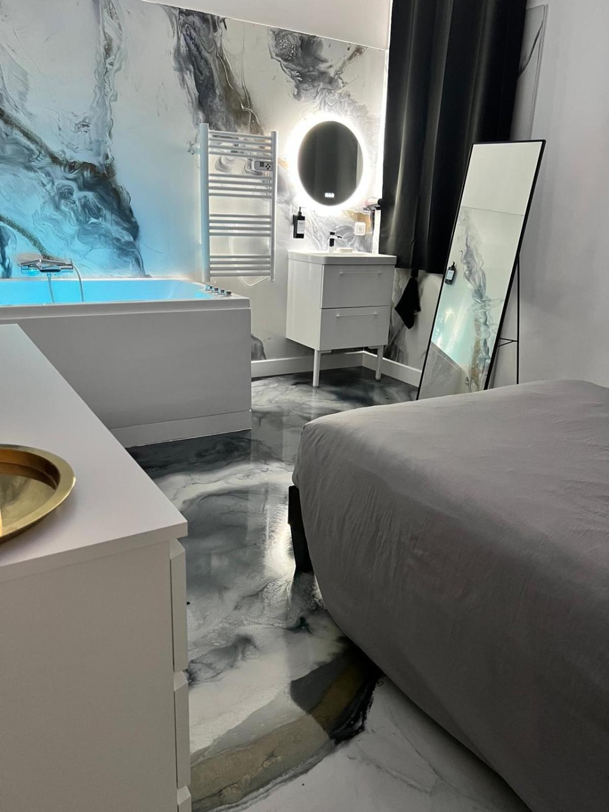 Jacuzzi - Jardin - Dans Le Centre - T2 * Toulon